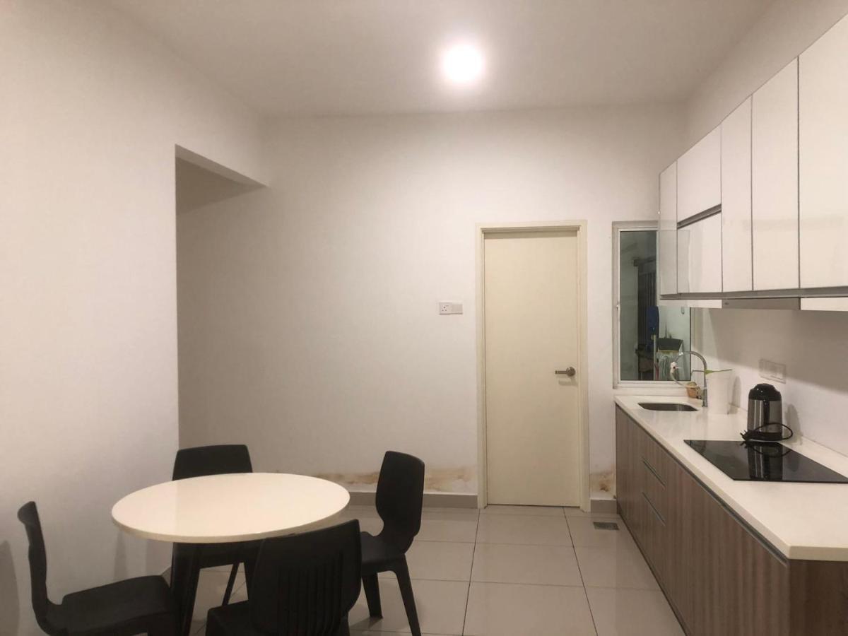R&c 5 Apartment